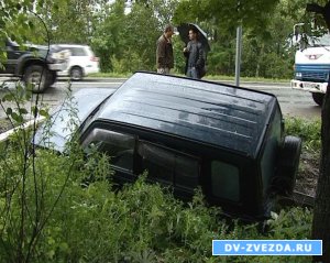 На трассе "Хабаровск-Владивосток" водитель легковушки таранил внедорожник (фото)