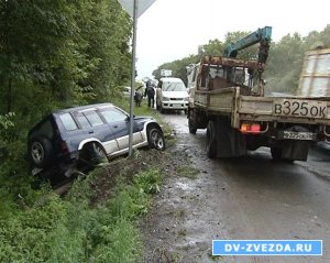 На трассе "Хабаровск-Владивосток" водитель легковушки таранил внедорожник (фото)
