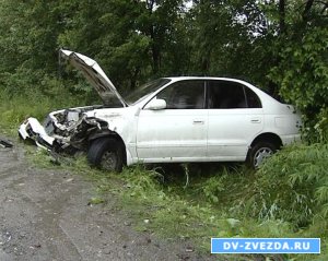 На трассе "Хабаровск-Владивосток" водитель легковушки таранил внедорожник (фото)