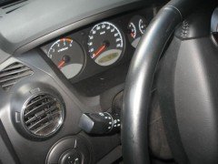 Спрос на автомобили в России продолжает падать