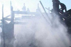 Шесть семей лишились жилья из-за пожара в Трудовом