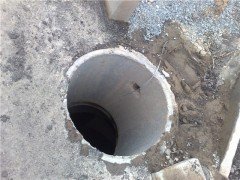 По словам очевидцев, девушка сделала шаг и как будто исчезла