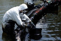 Нефтепродукты попали в русло Второй Речки, однако Амурскому заливу угрозы нет