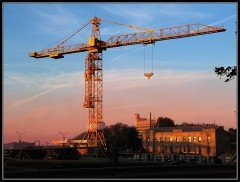 В Петропавловске-Камчатском в результате падения строительного крана погибли три человека и еще два пострадали