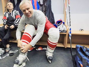 Звезды отечественного хоккея сыграли с приморцами