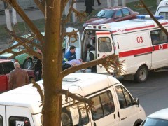 Во Владивостоке водитель на машине ударил женщину в спину