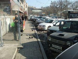Владивостокцам, возмущенным неправильной парковкой автомобилей, достоточно написать заявление в ГАИ