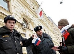 Митинговать у стен японского посольства разрешают только «молодогвардейцам»
