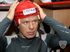 Легендарный Вячеслав Фетисов сыграет в хоккей с приморскими мальчишками