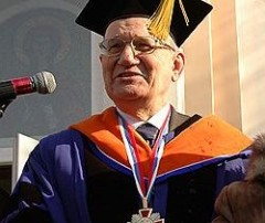 Ректор ДВГТУ посвятил свою вторую книгу женщинам
