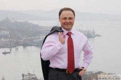 Глава Владивостока Игорь Пушкарев поздравил прекрасных женщин