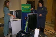 В Приморье в ручной клади иностранного пассажира обнаружена заражённая продукция