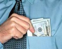 Главный госинспектор строительного надзора во Владивостоке вымогал взятку у строителей