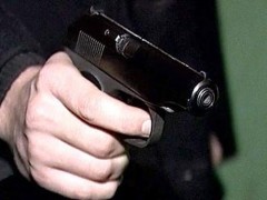 В Приморье бомж, угрожая пистолетом, ограбил женщину
