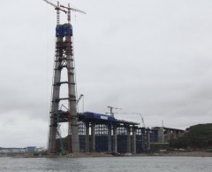 Строительство моста на остров Русский переходит в решающую стадию