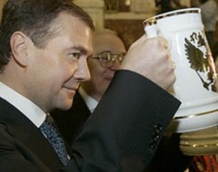 Дмитрий Медведев приравнял пиво к алкоголю
