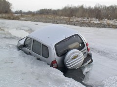 Во Владивостоке выезд на лед карается штрафами от 500 до 80 000 рублей