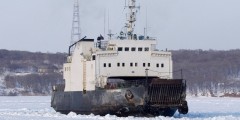 Паром «Бригадир Ришко» эвакуировал больного рабочего с острова Русский