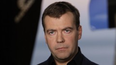 Медведев осудил создание в школах классов по нацпризнаку
