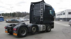 Во Владивостоке таможенники «собрали» из запчастей тягач