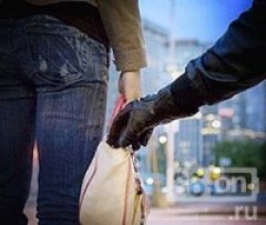 В Приморье в сельском кафе на девушку напал грабитель
