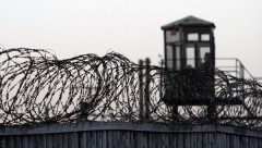 В Приморье бывший охранник колонии снабжал заключенного наркотиками