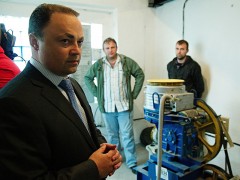 Глава города Игорь Пушкарёв оценил работу двух новых лифтов в многоэтажке на улице Кирова