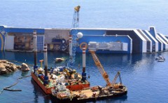 В Италии началась операция по демонтажу лайнера Costa Concordia