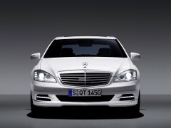 Для гостей саммита АТЭС закупят 240 автомобилей Mercedes