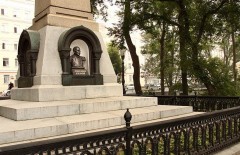 Во Владивостоке продолжается реставрация памятников