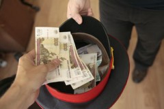Бывший полицейский обвиняется в мошенничестве в особо крупном размере