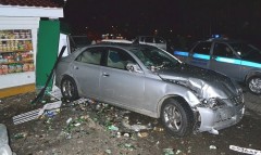 Нетрезвый автомобилист снес холодильники с пивом во Владивостоке
