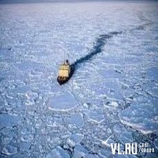 Два российских рыболовецких судна оказались зажатыми