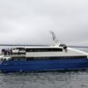 Catamaran "Moscou" transporte des passagers `a l'^ile Popov et Reynard
