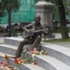 Igor Pushkarev `a la radio, "lemme", "Notre monument favori pour Vysotsky v'ehicule l'image d'un chanteur"