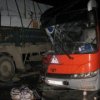 Nahe Khabarovsk Bus prallte gegen einen geparkten "KAMAZ": Es gibt Opfer von