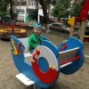 Via Gamarnika: bambini felici parco giochi