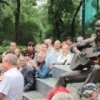 Vladimir Vysotsky avec une guitare: le monument, qui devait
