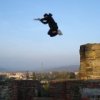 Francuscy mistrzowie parkour nauczy  skaka'c po dachach i nie tylko