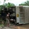 In Thailand, herauszufinden, die Umst"ande von einem Unfall mit einem Bus, der russischen Touristen fuhren