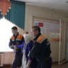 Les sauveteurs `a Khabarovsk en aide aux personnes dans les zones inond'ees