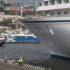 Bateau de croisi`ere "Asuka" amarr'e dans le port de Vladivostok