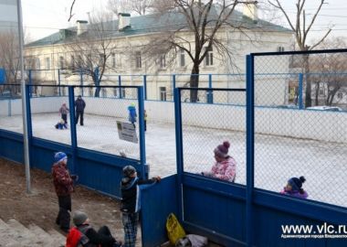 Заливка катков и хоккейных коробок во Владивостоке идет полным ходом Заливка катков и хоккейных коробок во Владивостоке идет полным ходом