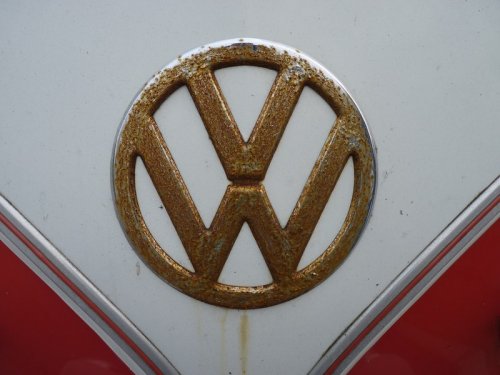     Volkswagen AG      - 