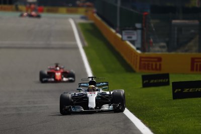 Льюис Хэмилтон: Я осторожен в ожиданиях, так как вижу силу Ferrari Льюис Хэмилтон: Я осторожен в ожиданиях, так как вижу силу Ferrari