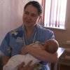 Во Владивостоке поздравили первого родившегося в Новом году малыша
