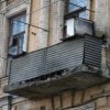 In Primorye, the 10-year-old child was tied up and overhang for a balcony for educational purposes