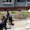 The promised residents of st. Chkalov repair houses adjoining roads today in the midst of