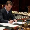 Dmitrij Medvedev schv'alila pl'an na zaveden'i programu pro podporu rybolovu Rusku 2015