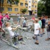 Дітвора з вулиці Успенського з нетерпінням чекає появи у дворі сучасного дитячого майданчика